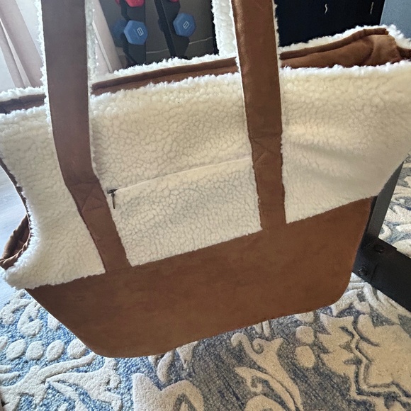 Koolaburra by UGG Faux Suede and Sherpa Pet Carrier - Picture 2 of 9
